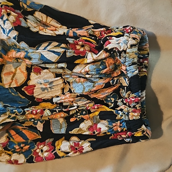 Surplice Floral Crinkle Top - Picture 5 of 5